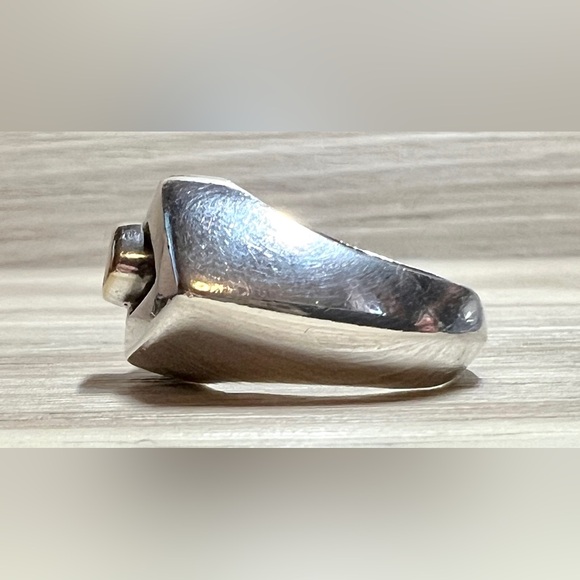 Vintage Designer Signed Sterling Silver & 18K Gold Modernist Dome Ring, Size 6 - Picture 4 of 12